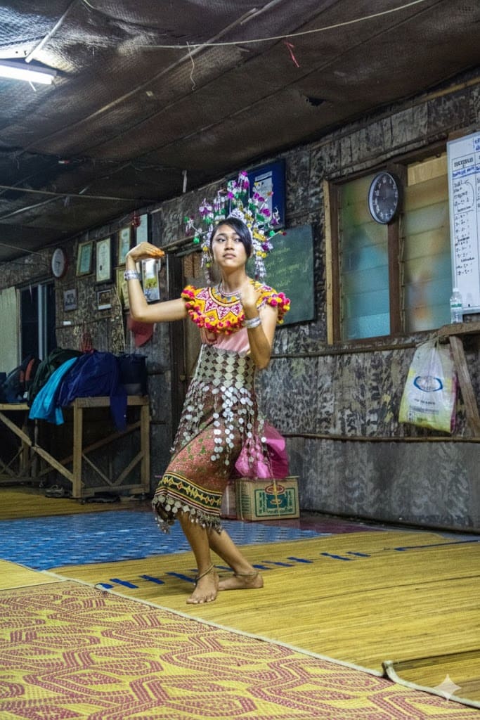 cultura Iban en una longhouse de Borneo