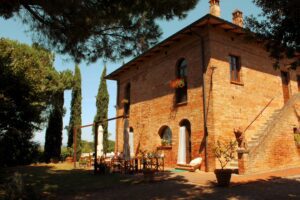 tradiciones vinícolas Val d'Orcia Toscana pueblos rurales Italia