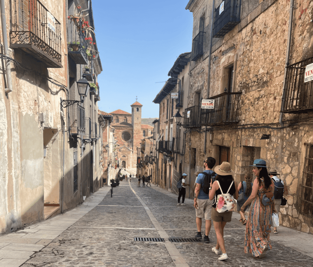 pueblos rurales Alcarria Guadalajara tradiciones ancestrales cerca Madrid