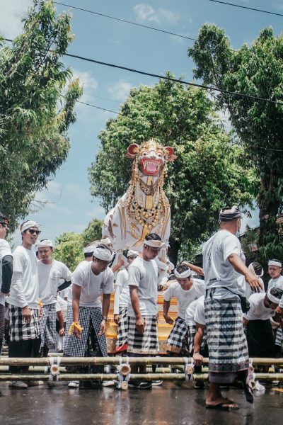 TRADICIONES DE BALI PROCESIÓN